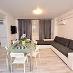 Adam And Eve Luxury - Shabbat Friendly