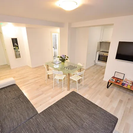 Adam And Eve Luxury - Shabbat Friendly Apartment Bucharest