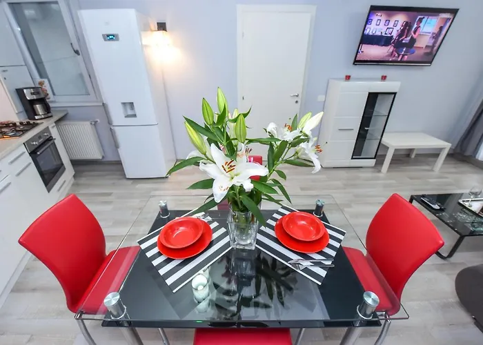 Adam And Eve Luxury - Shabbat Friendly